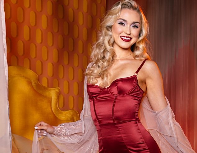 Adult Glamour Photography. Modern Pinup Glamour Pics, Softcore Erotica.